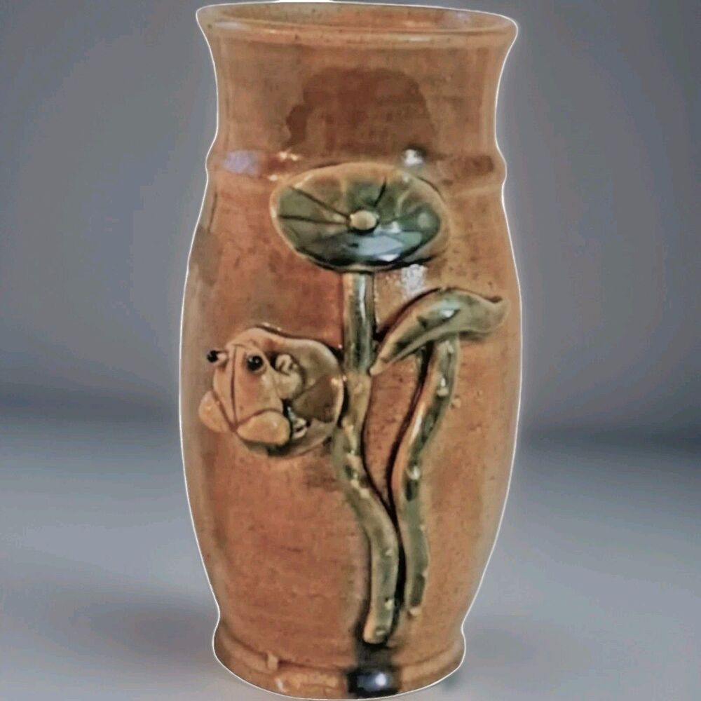 Vintage Handmade Majolica Green Vase With Frog On Waterlily Tropical Design 7"